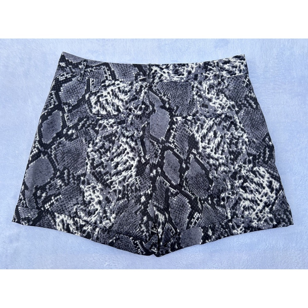 NWT Ovi Boutique black and white Snake print SHORTS WOMENS large